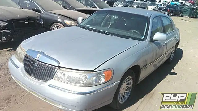 Photo of 1999 Lincoln Town Car