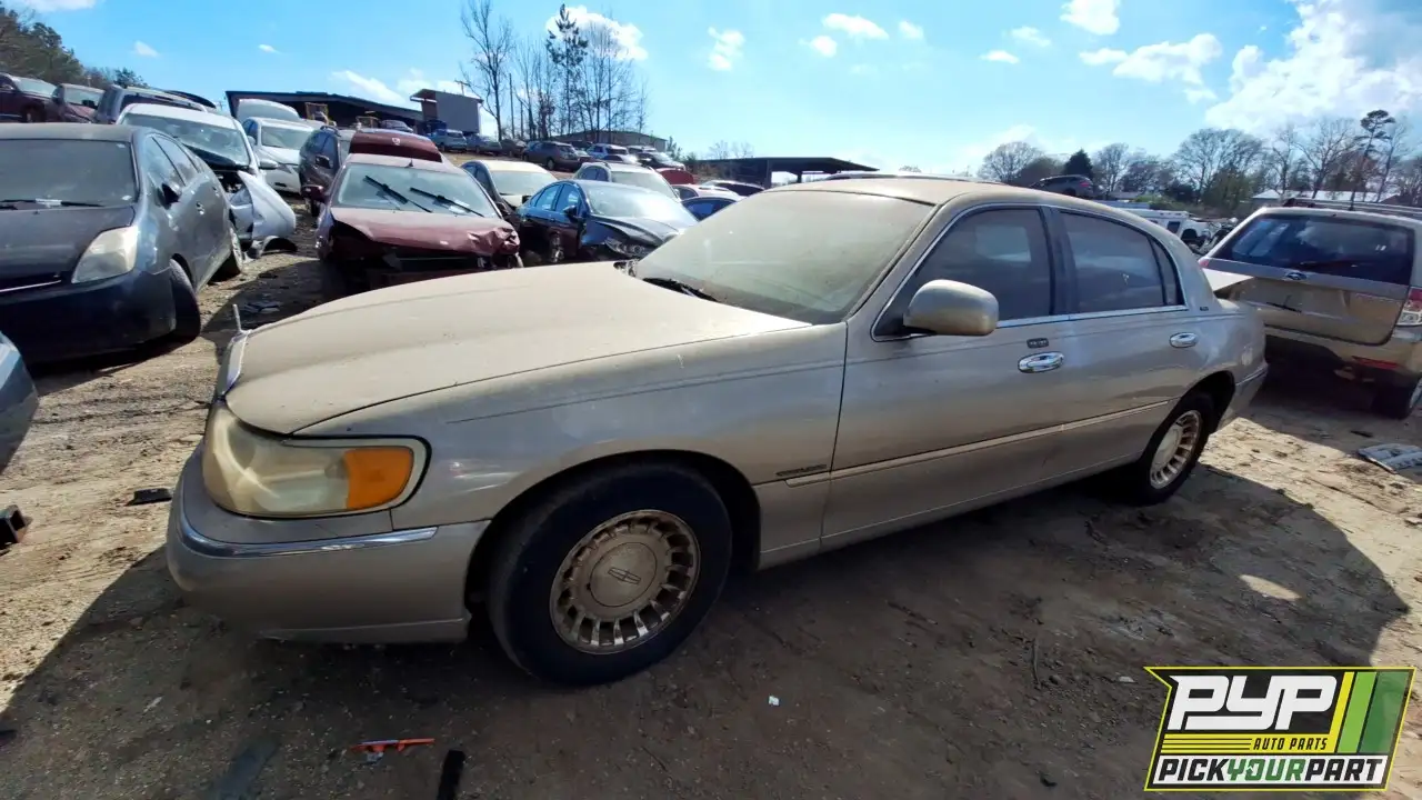 Photo of 2000 Lincoln Town Car