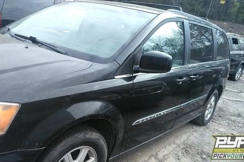 Photo of 2012 Chrysler Town & Country
