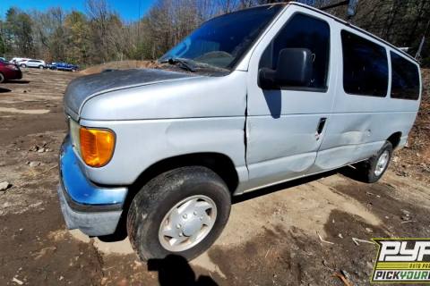 Photo of 2006 Ford E-350 Super Duty