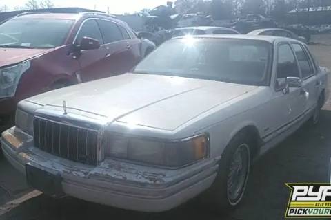 Photo of 1992 Lincoln Town Car