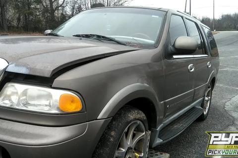 Photo of 2002 Lincoln Navigator