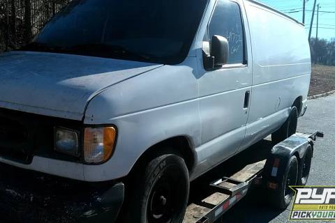 Photo of 2002 Ford E-150 Econoline