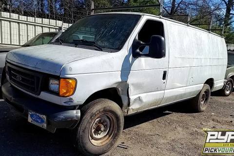 Photo of 2005 Ford E-250