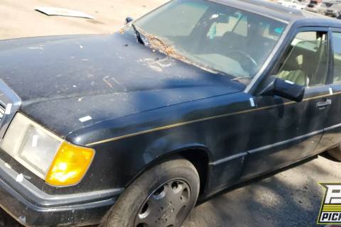 Photo of 1990 Mercedes-Benz 300E