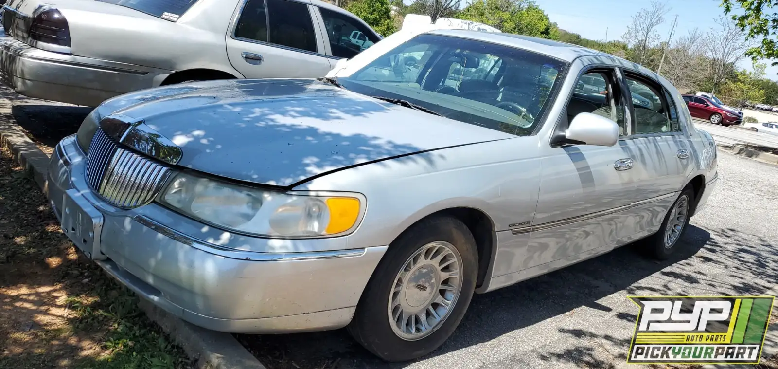 Photo of 1998 Lincoln Town Car