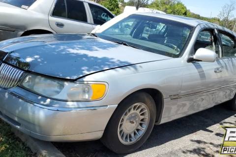 Photo of 1998 Lincoln Town Car