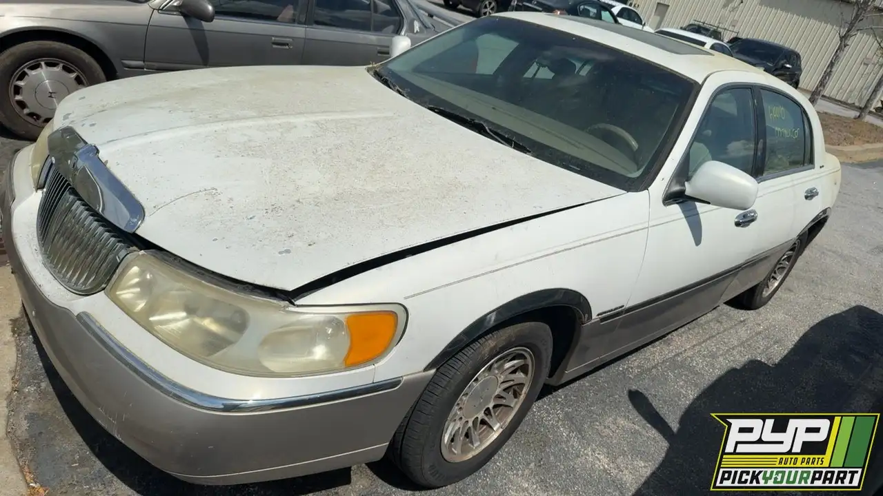 Photo of 2000 Lincoln Town Car