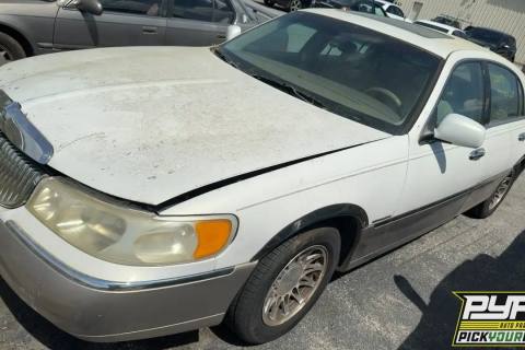 Photo of 2000 Lincoln Town Car
