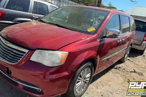 Photo of 2013 Chrysler Town & Country
