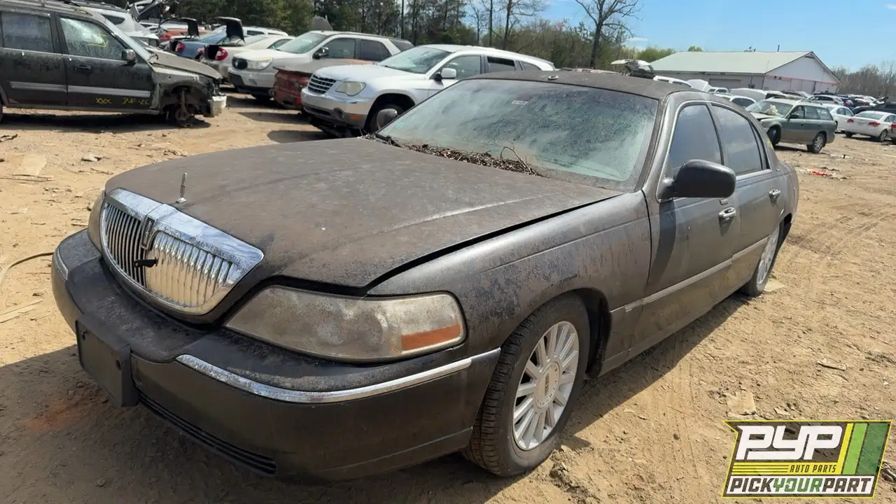 Photo of 2004 Lincoln Town Car
