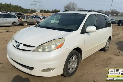 Photo of 2008 Toyota Sienna