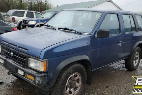 Photo of 1995 Nissan Pathfinder