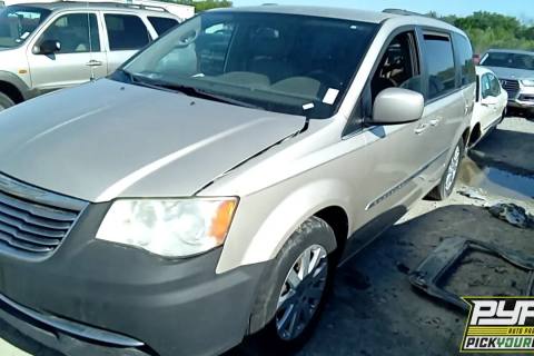 Photo of 2014 Chrysler Town & Country