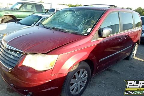 Photo of 2010 Chrysler Town & Country