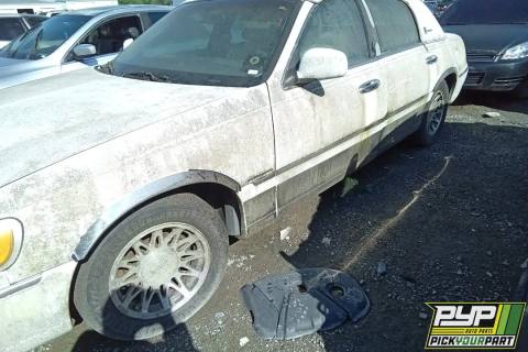 Photo of 1998 Lincoln Town Car