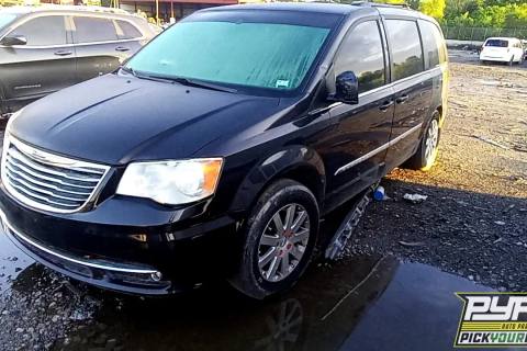 Photo of 2013 Chrysler Town & Country