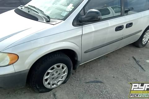 Photo of 2002 Chrysler Voyager