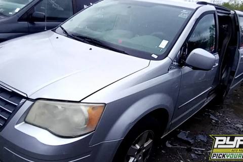 Photo of 2010 Chrysler Town & Country