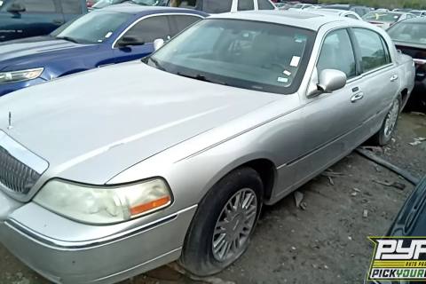 Photo of 2007 Lincoln Town Car