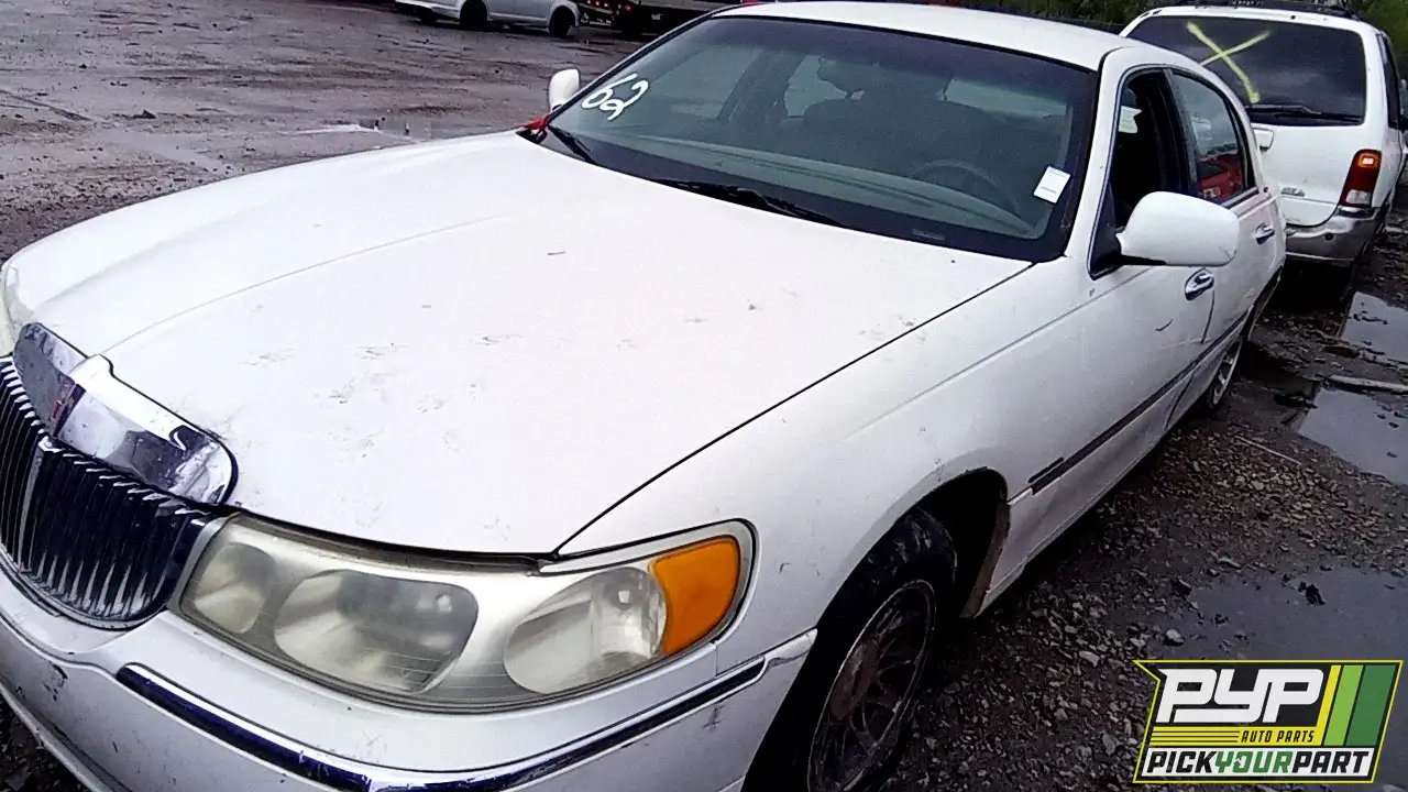 Photo of 2000 Lincoln Town Car