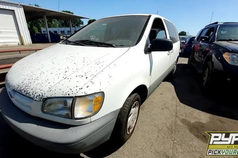 Photo of 2000 Toyota Sienna