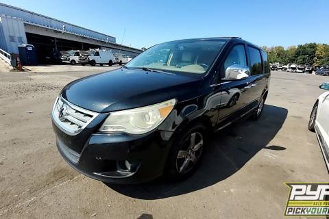 Photo of 2010 Volkswagen Routan