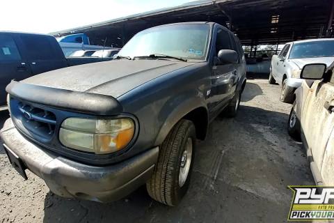 Photo of 2000 Ford Explorer