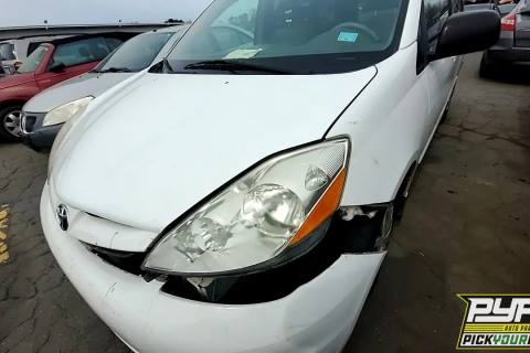 Photo of 2008 Toyota Sienna