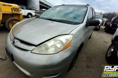 Photo of 2008 Toyota Sienna