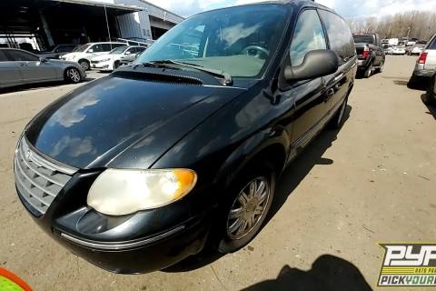 Photo of 2005 Chrysler Town & Country