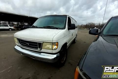 Photo of 2003 Ford E-350 Club Wagon