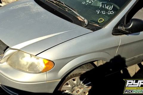 Photo of 2005 Chrysler Town & Country