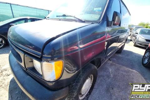 Photo of 2000 Ford E-150 Econoline Club Wagon