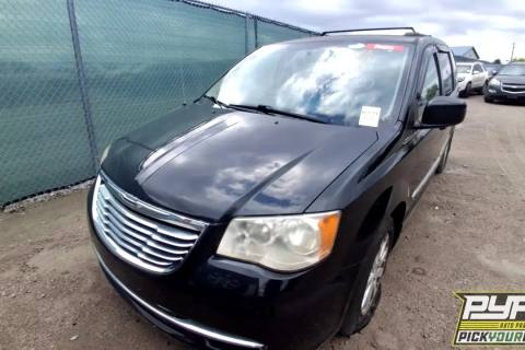 Photo of 2014 Chrysler Town & Country