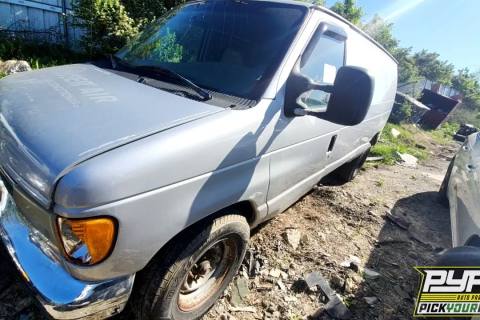 Photo of 2006 Ford E-250