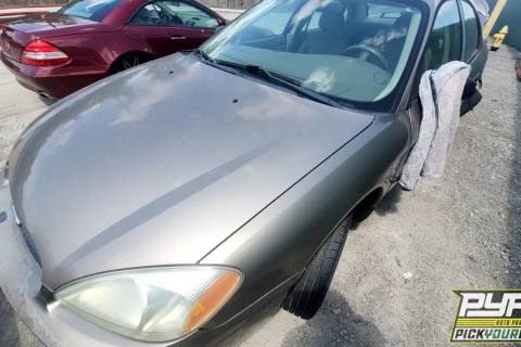 Photo of 2004 Ford Taurus