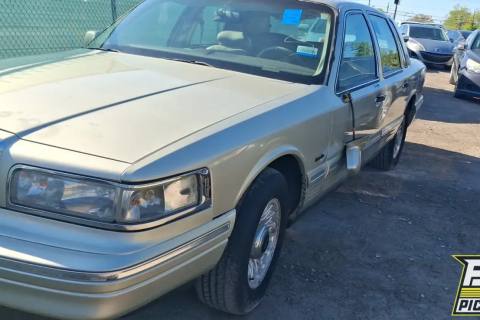 Photo of 1997 Lincoln Town Car