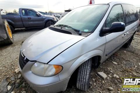 Photo of 2005 Chrysler Town & Country
