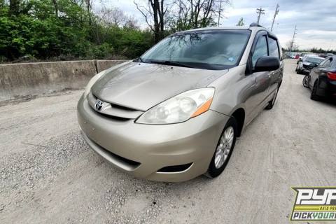 Photo of 2008 Toyota Sienna