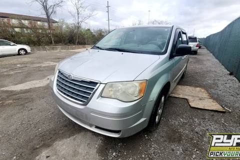 Photo of 2010 Chrysler Town & Country