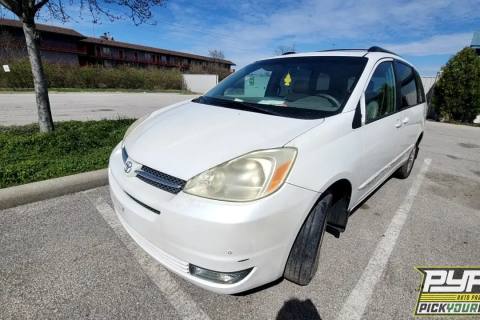 Photo of 2005 Toyota Sienna
