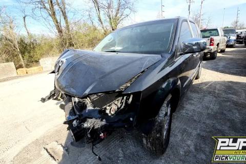 Photo of 2015 Chrysler Town & Country