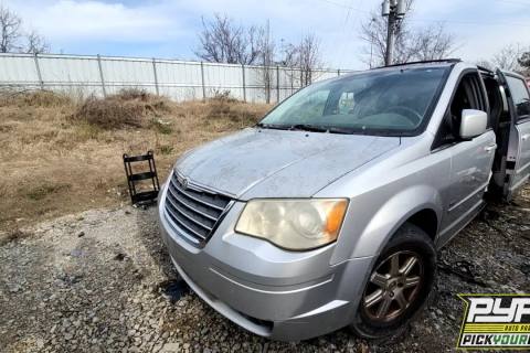 Photo of 2008 Chrysler Town & Country