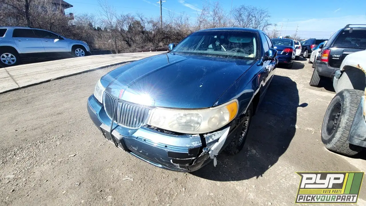 Photo of 2002 Lincoln Town Car