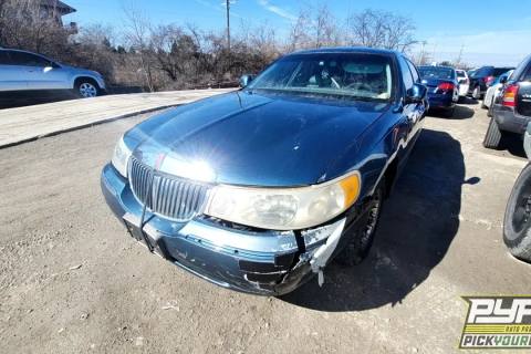 Photo of 2002 Lincoln Town Car