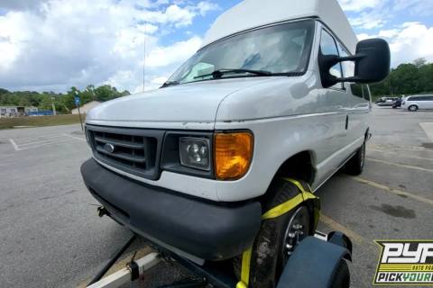 Photo of 2004 Ford E-350 Super Duty