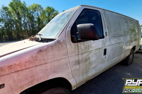 Photo of 2002 Ford E-350 Club Wagon