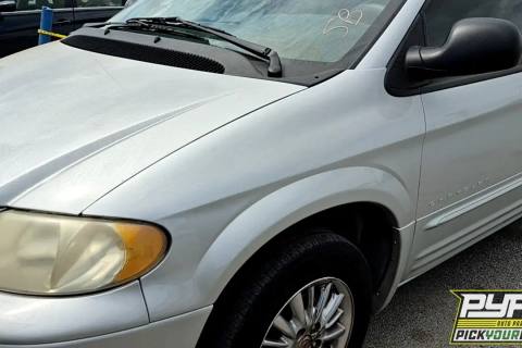 Photo of 2001 Chrysler Town & Country