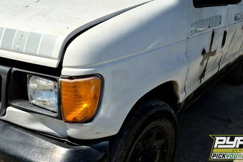 Photo of 2003 Ford E-350 Super Duty